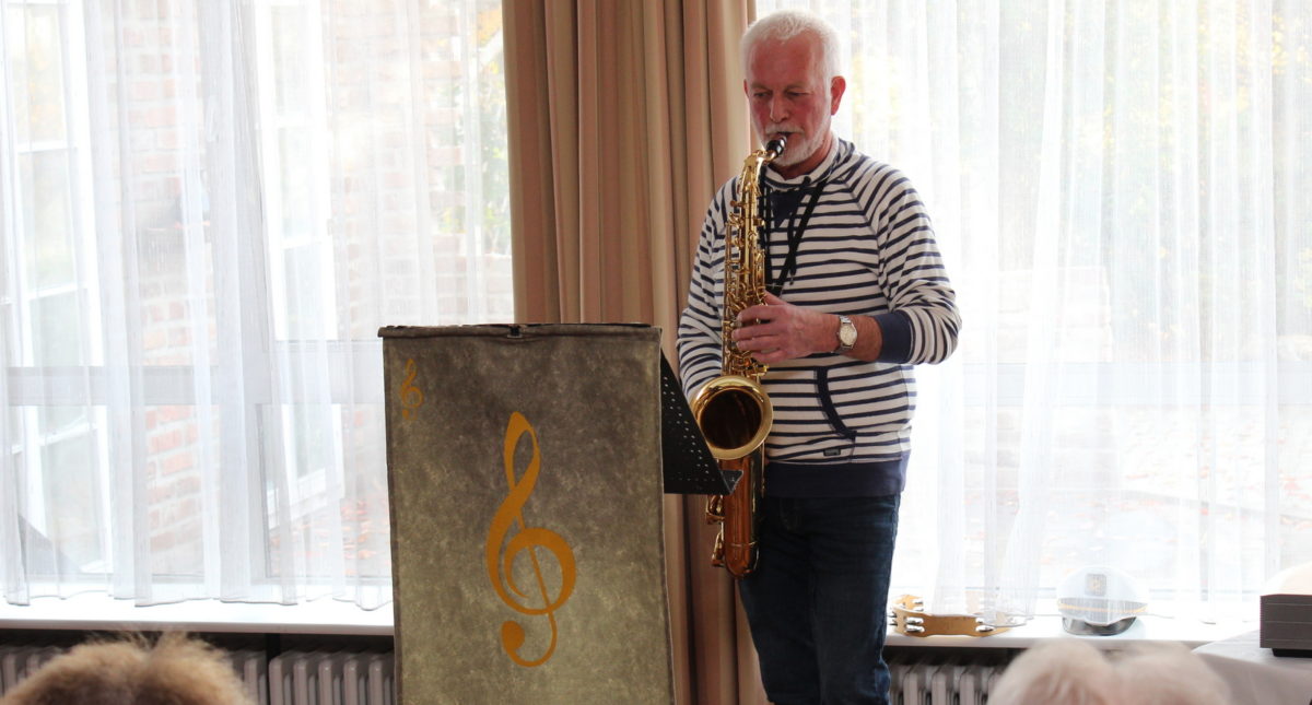 Unterhaltsamer Nachmittag mit Peter Habla und seinem singendem Saxophone
