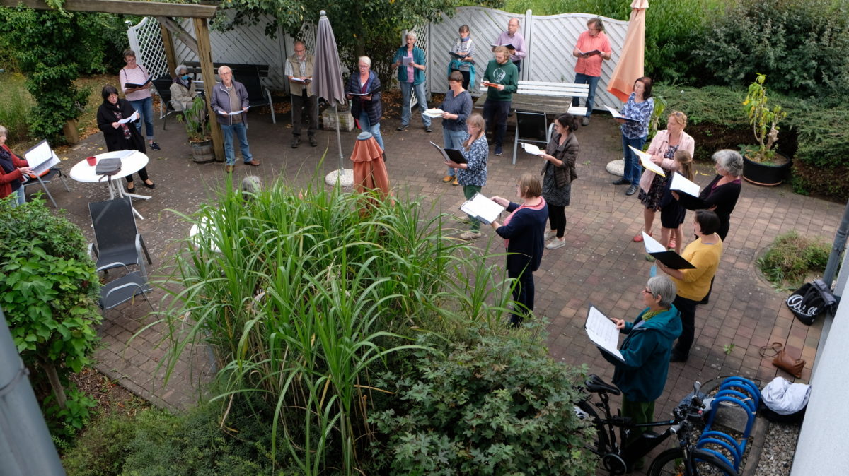 Kantorei Eschwege gibt Balkon-Konzert